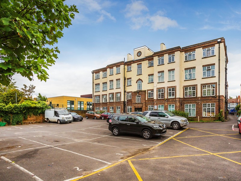 2 Bed Apartment To Rent in Croydon